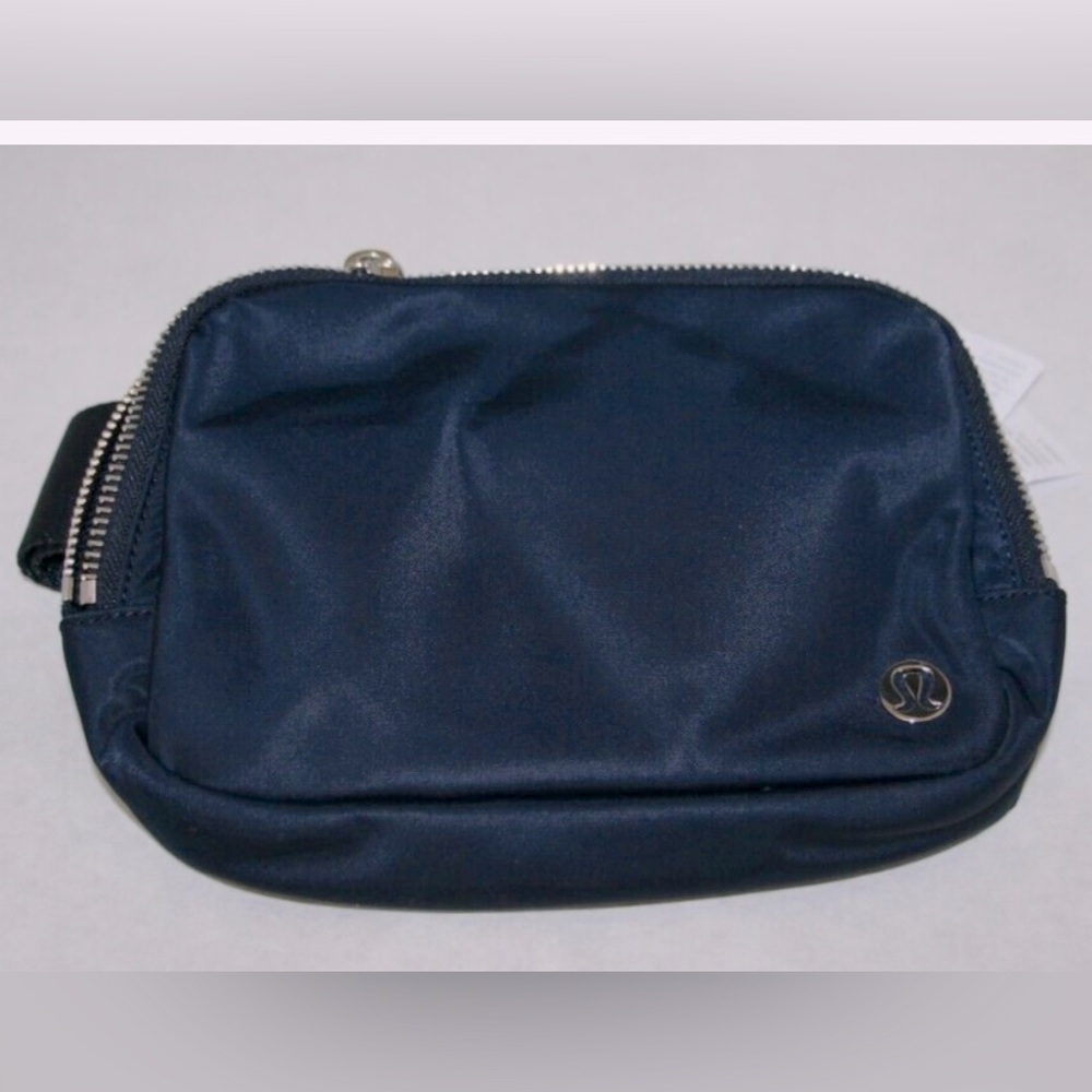 lululemon belt Bag * Metal hardware* - Picture 2 of 4